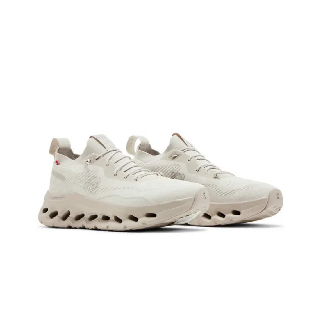 On Running Cloudtilt Loewe Sand