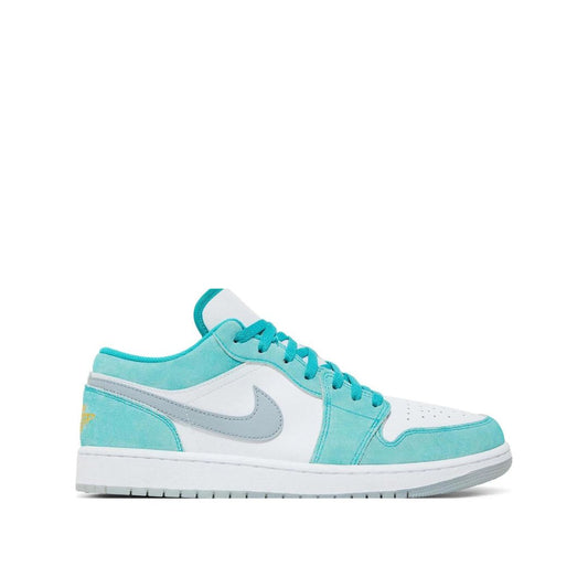 Side view of AIR JORDAN 1 LOW SE EMERALD