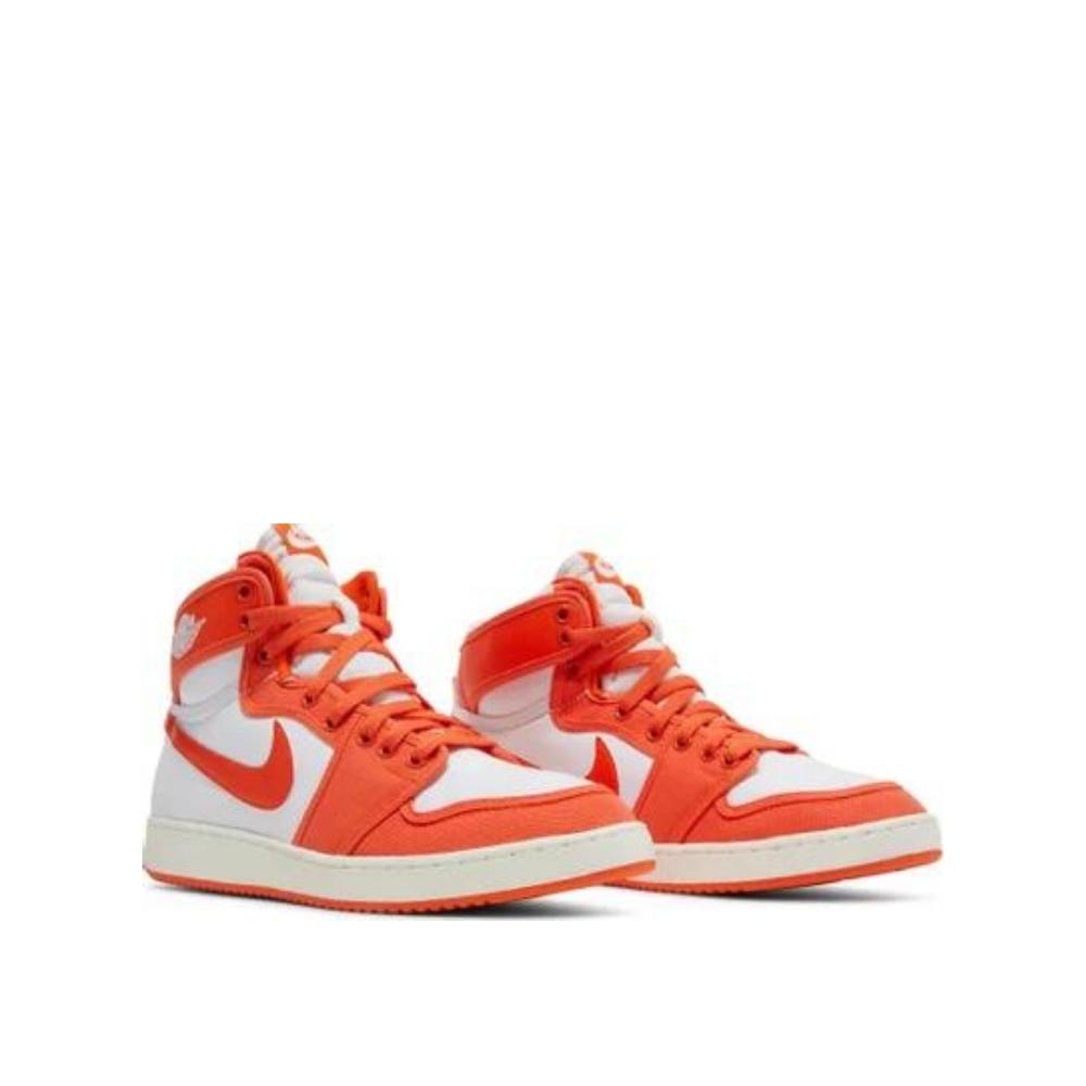 Angled view of Air Jordan 1 KO Syracuse