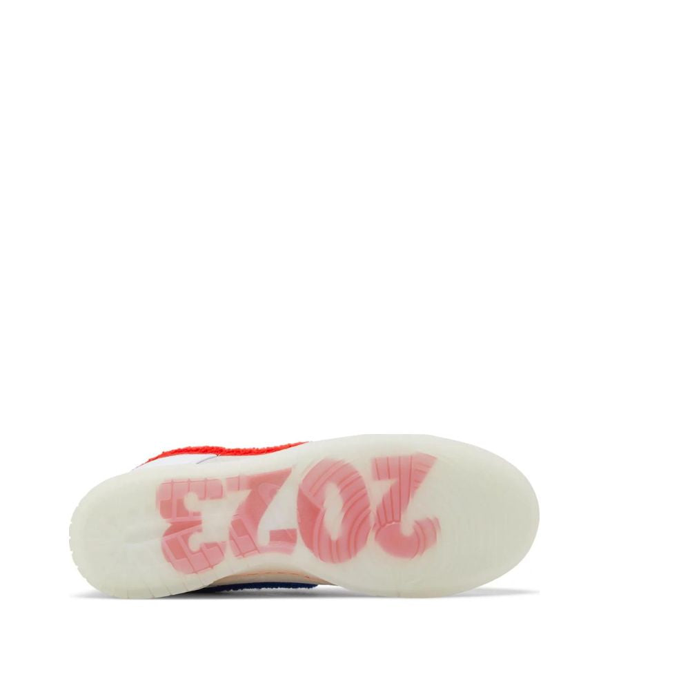 bottom view of Nike Dunk Low 'Year of the Rabbit - White Rabbit Candy'