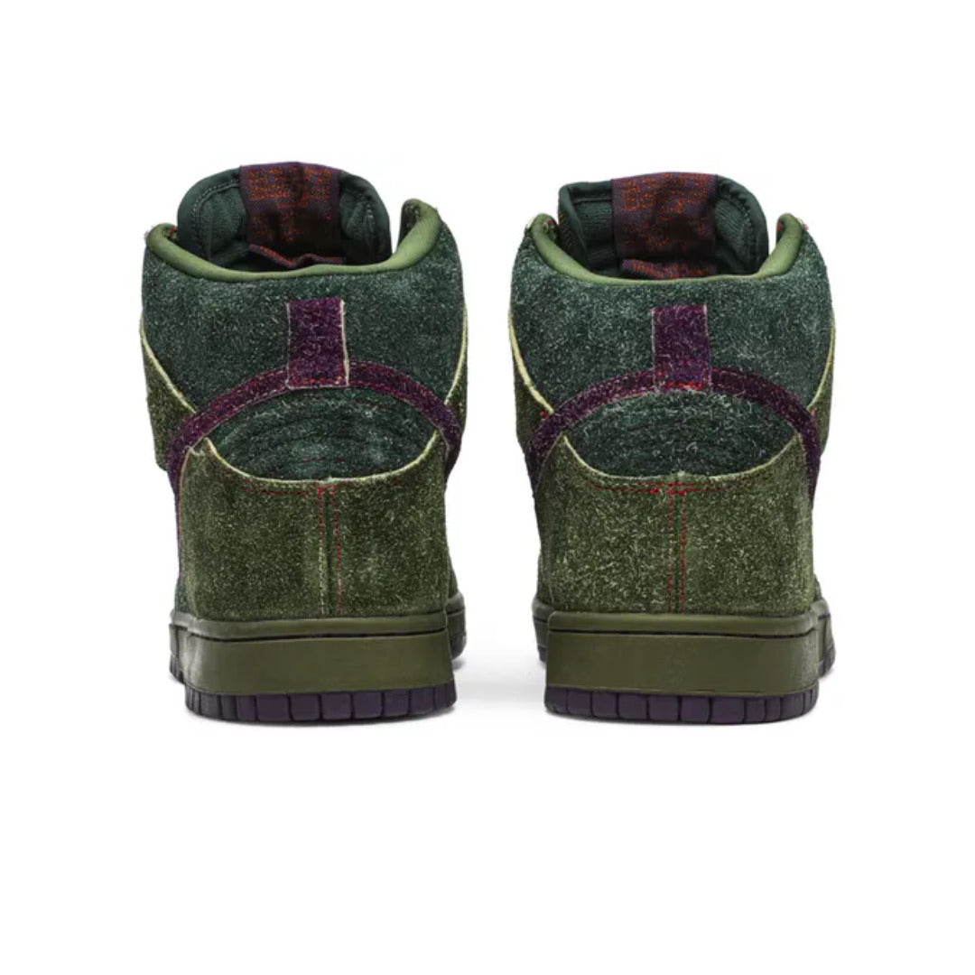 Nike SB Dunk High Skunk 420