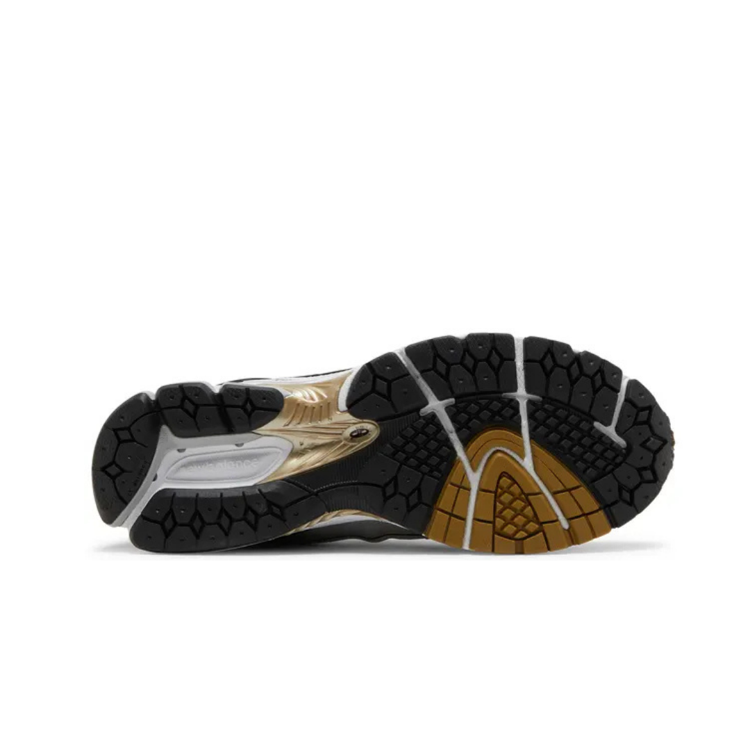New Balance	1906R Metallic Silver Metallic Gold
