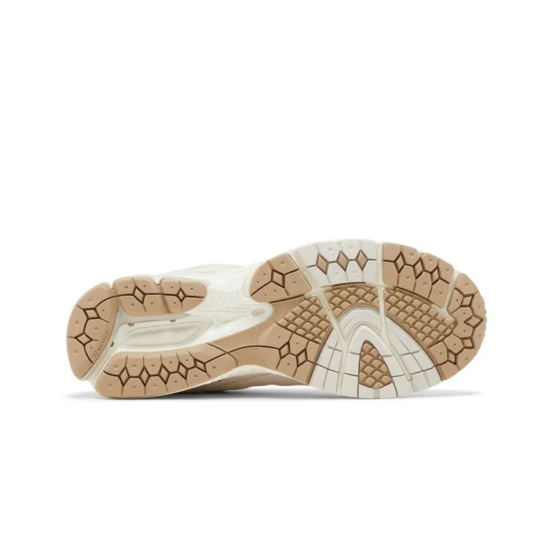 New Balance 2002R Linen Fog