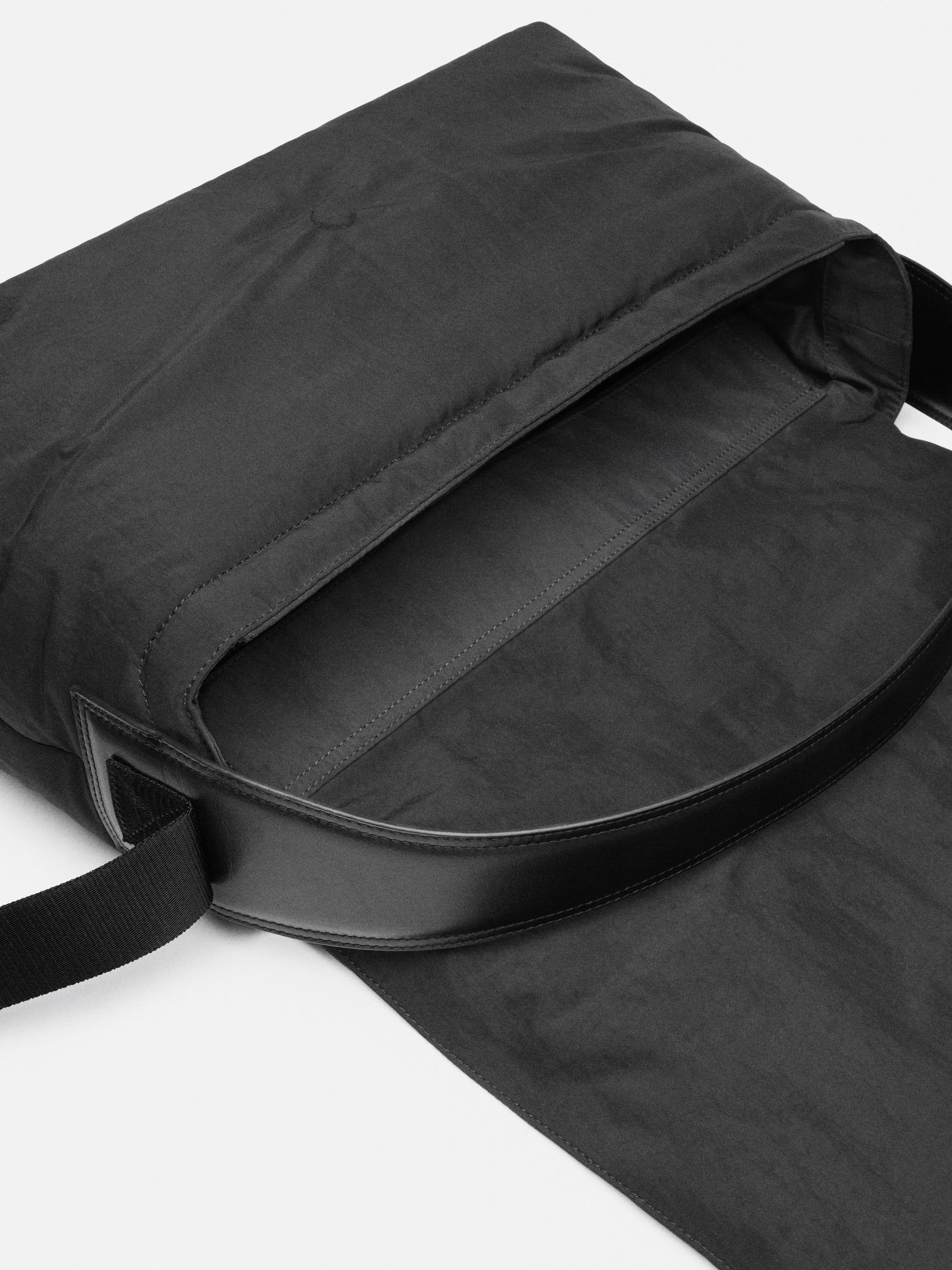 Jacquemus The Bambino Messenger Bag - Black