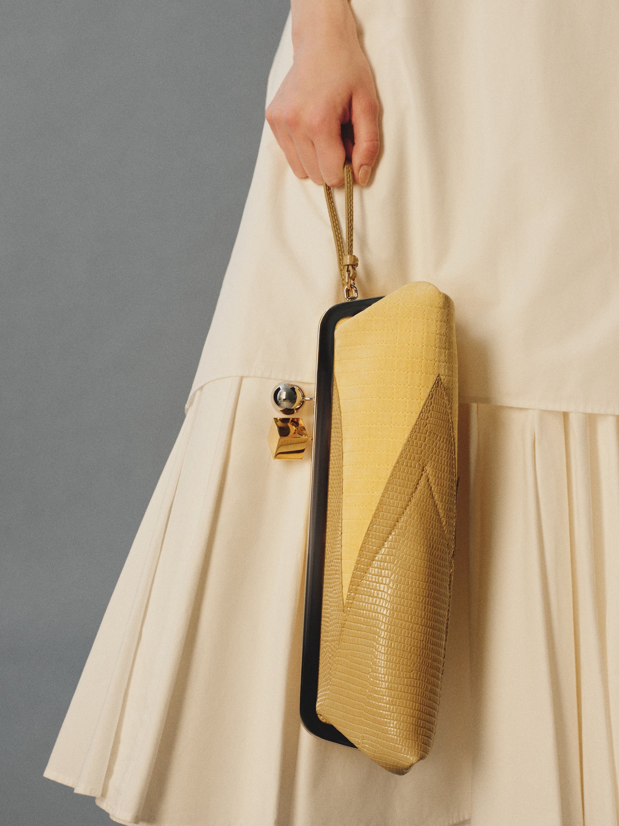 Jacquemus The Salon Clutch Bag - Yellow / Corn