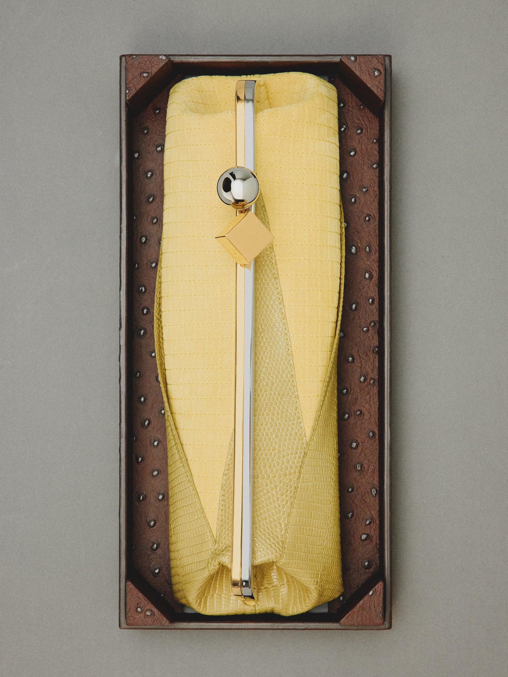 Jacquemus The Salon Clutch Bag - Yellow / Corn