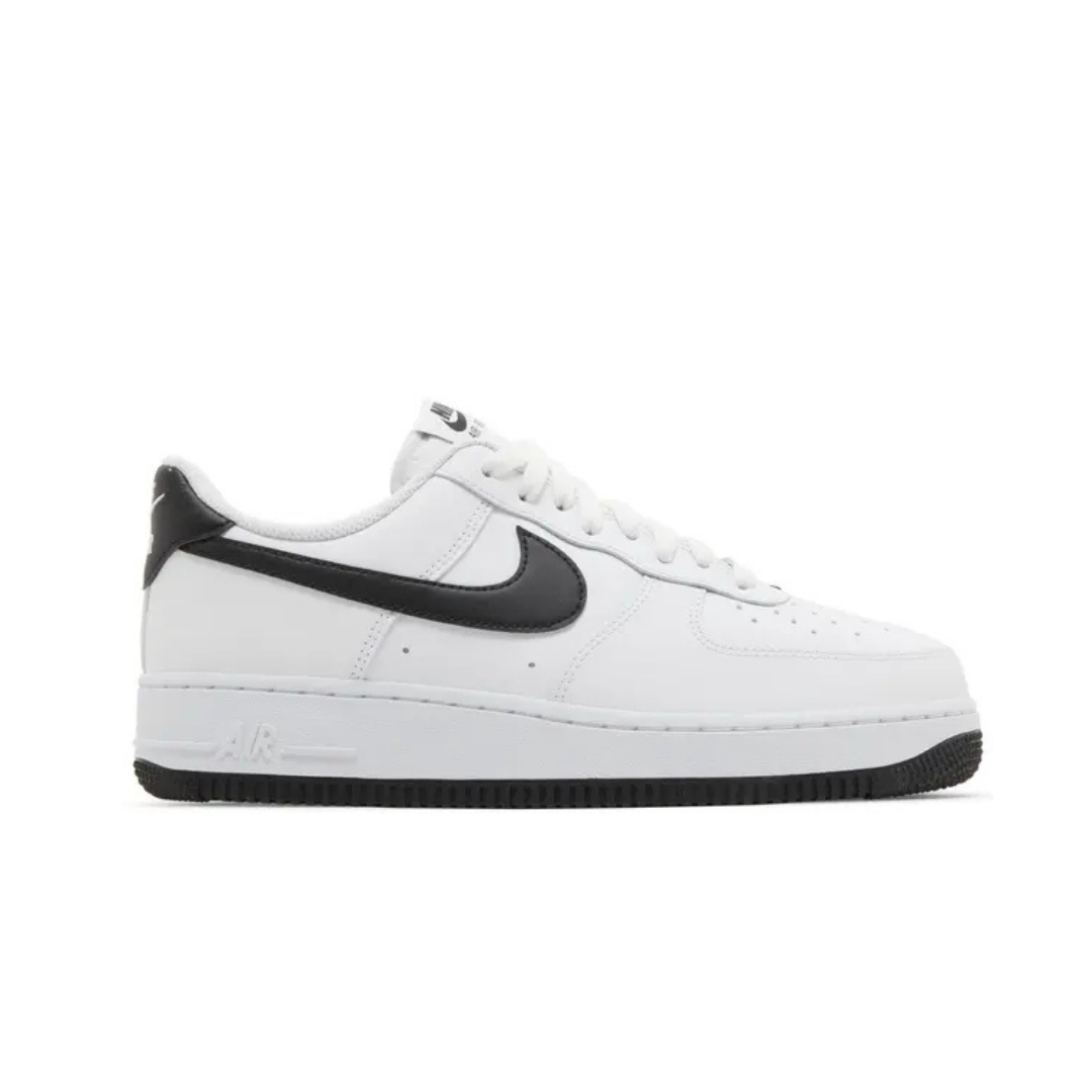 Nike Air Force 1 '07 White Black Outsole