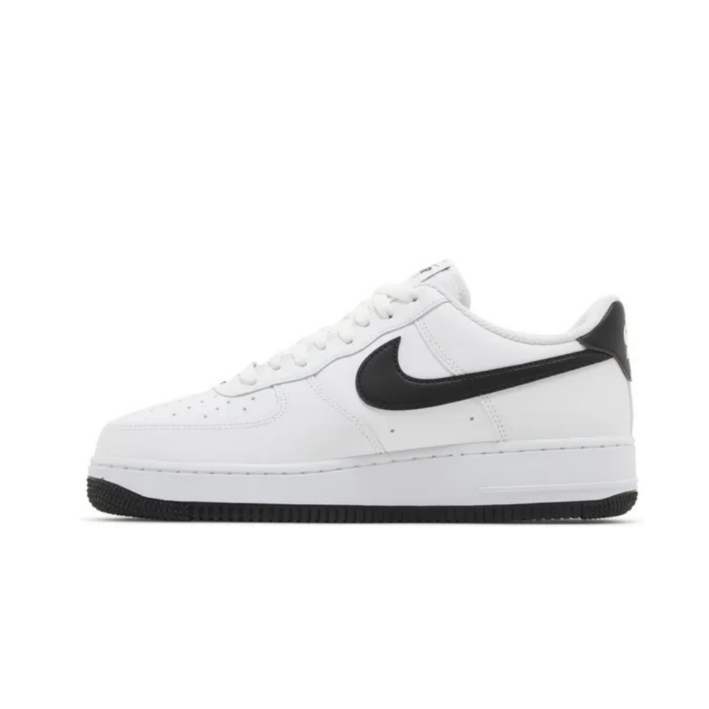 Nike Air Force 1 '07 White Black Outsole