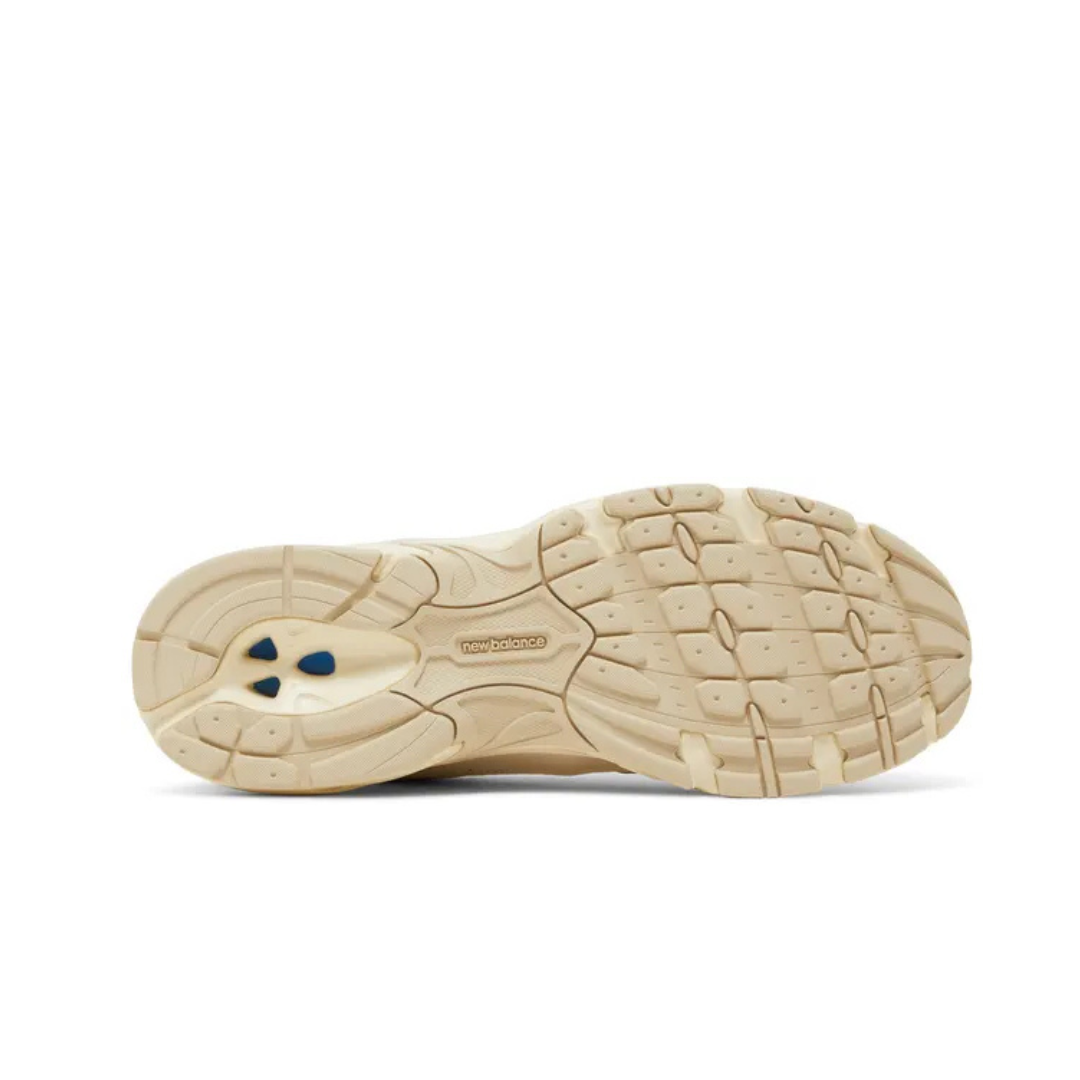 New Balance 530 Beige Angora