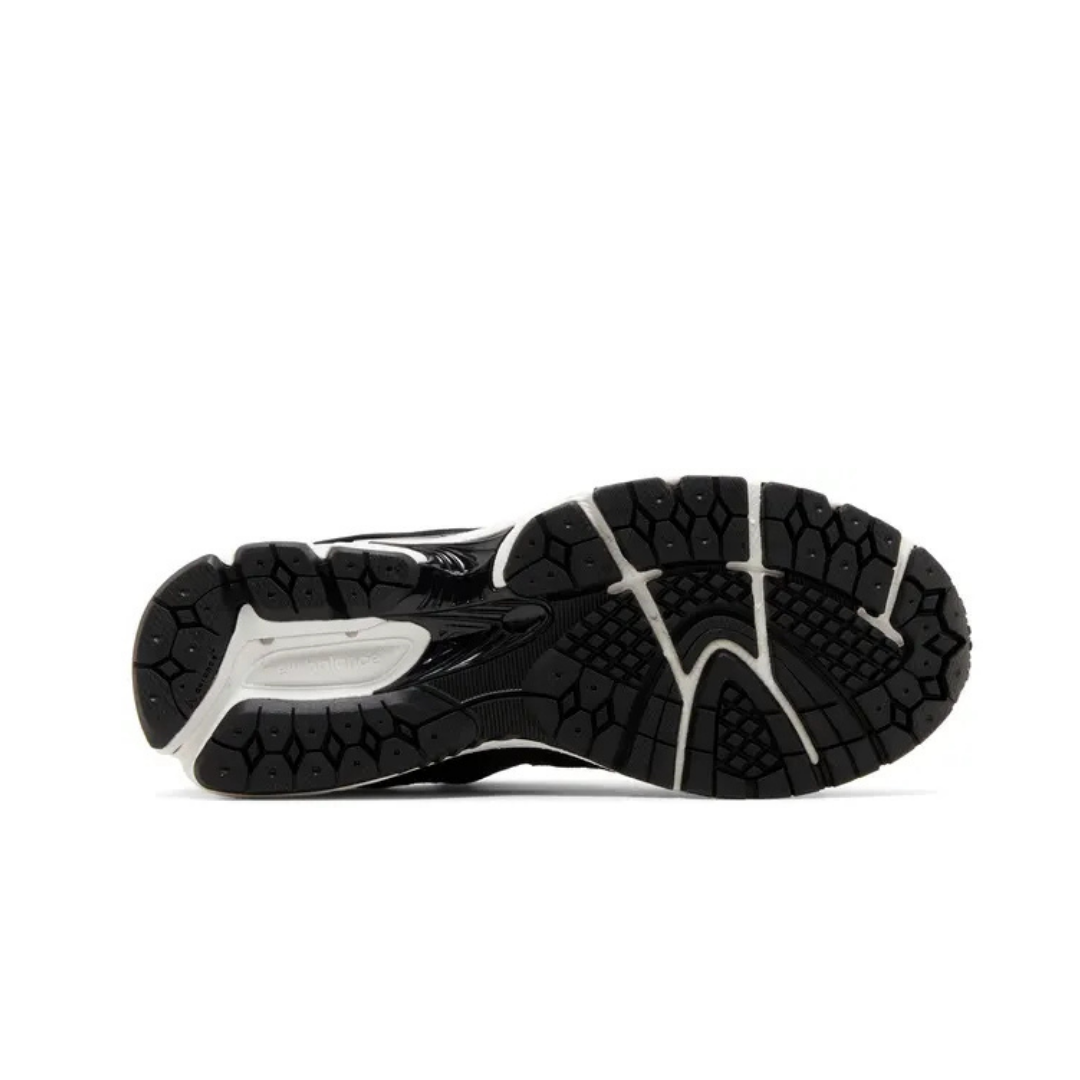 New Balance 2002R Black Gunmetal