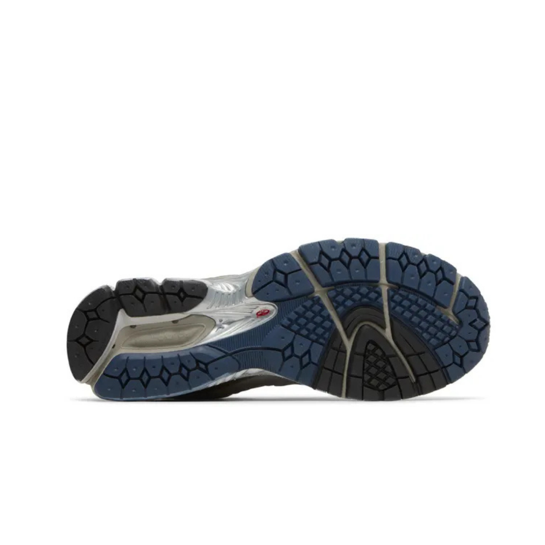 New Balance 2002R Pouch - Castle Grey