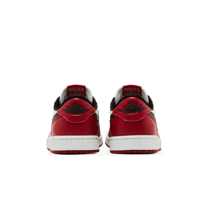 Air Jordan 1 Retro Low OG Chicago 2025