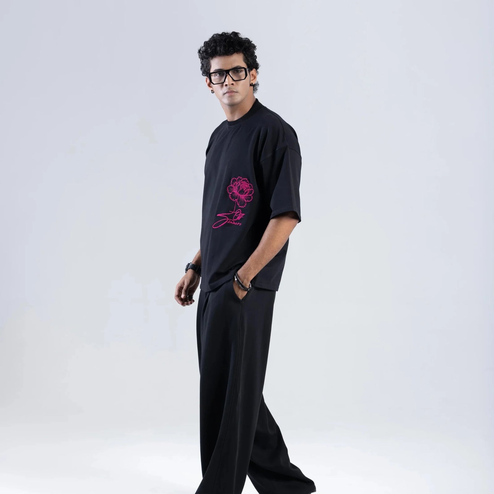 Off Sinners Oversized T-Shirt Black - Move Over Roses