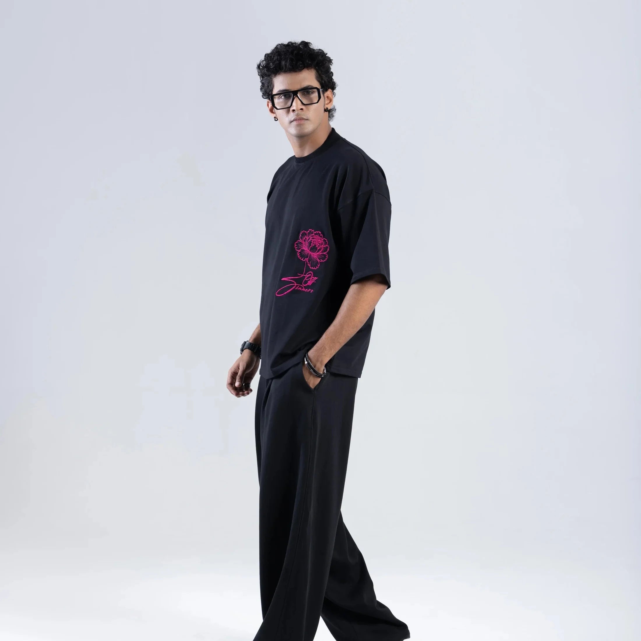 Off Sinners Oversized T-Shirt Black - Move Over Roses