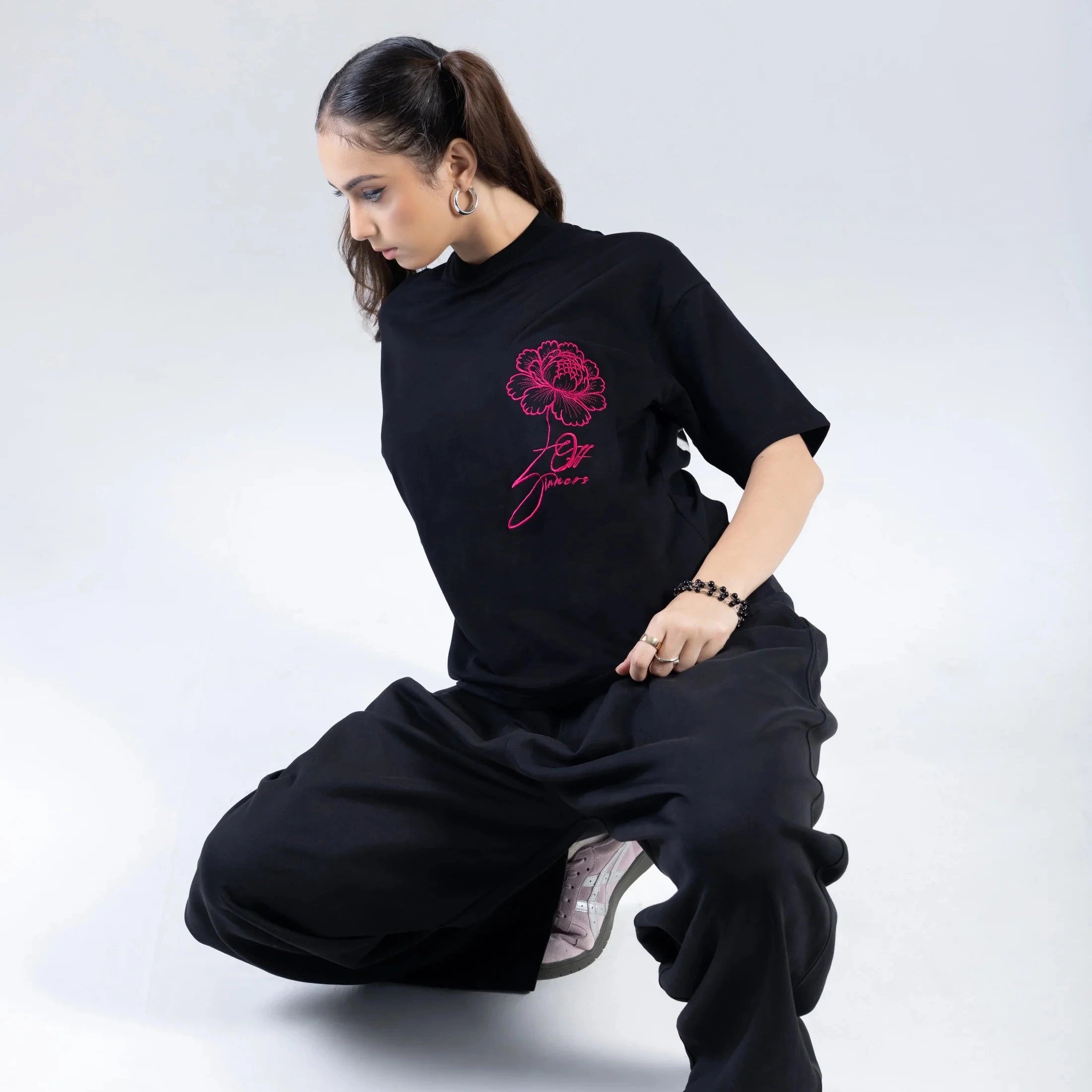 Off Sinners Oversized T-Shirt Black - Move Over Roses