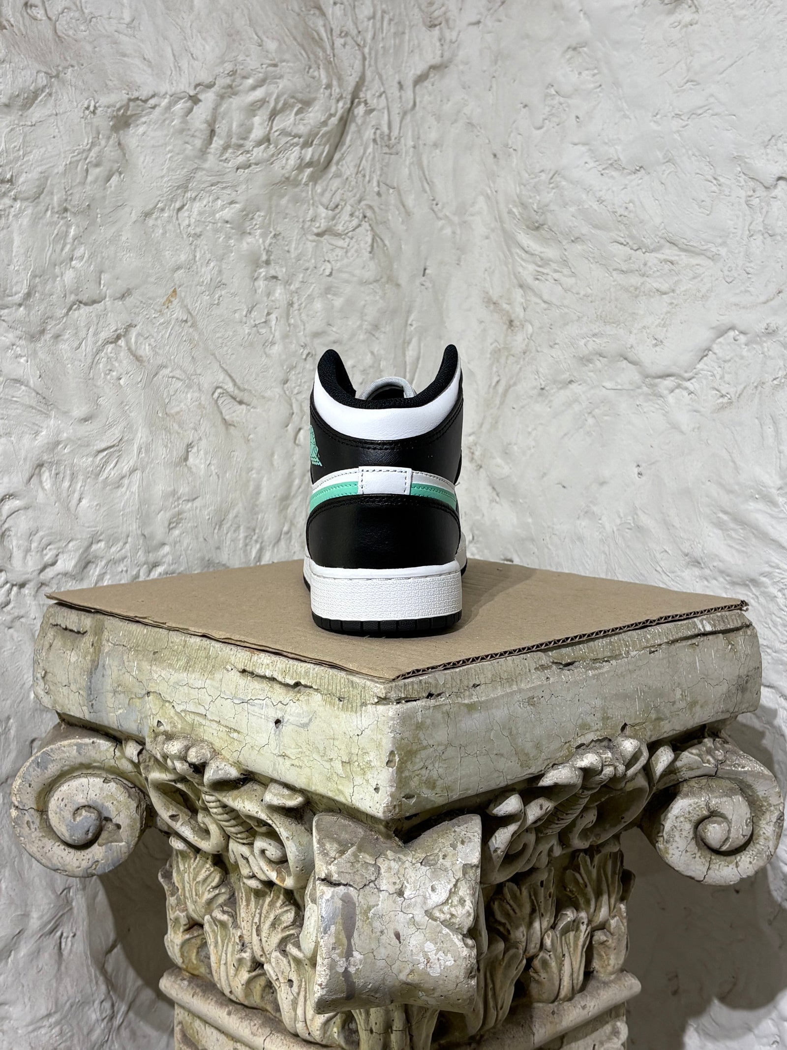 Air Jordan 1 Mid 'Green Glow'