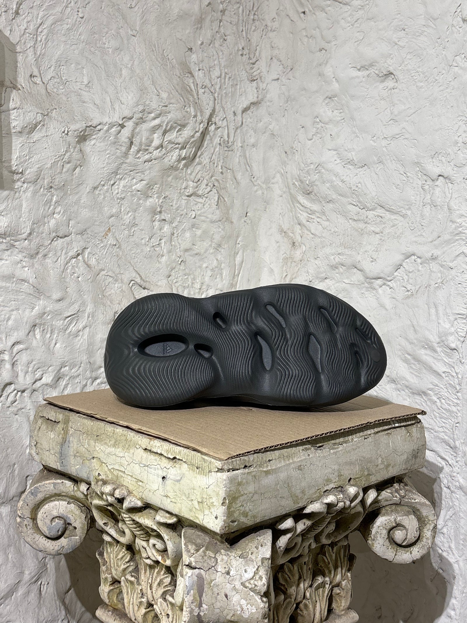 Adidas Yeezy Foam Runner Carbon