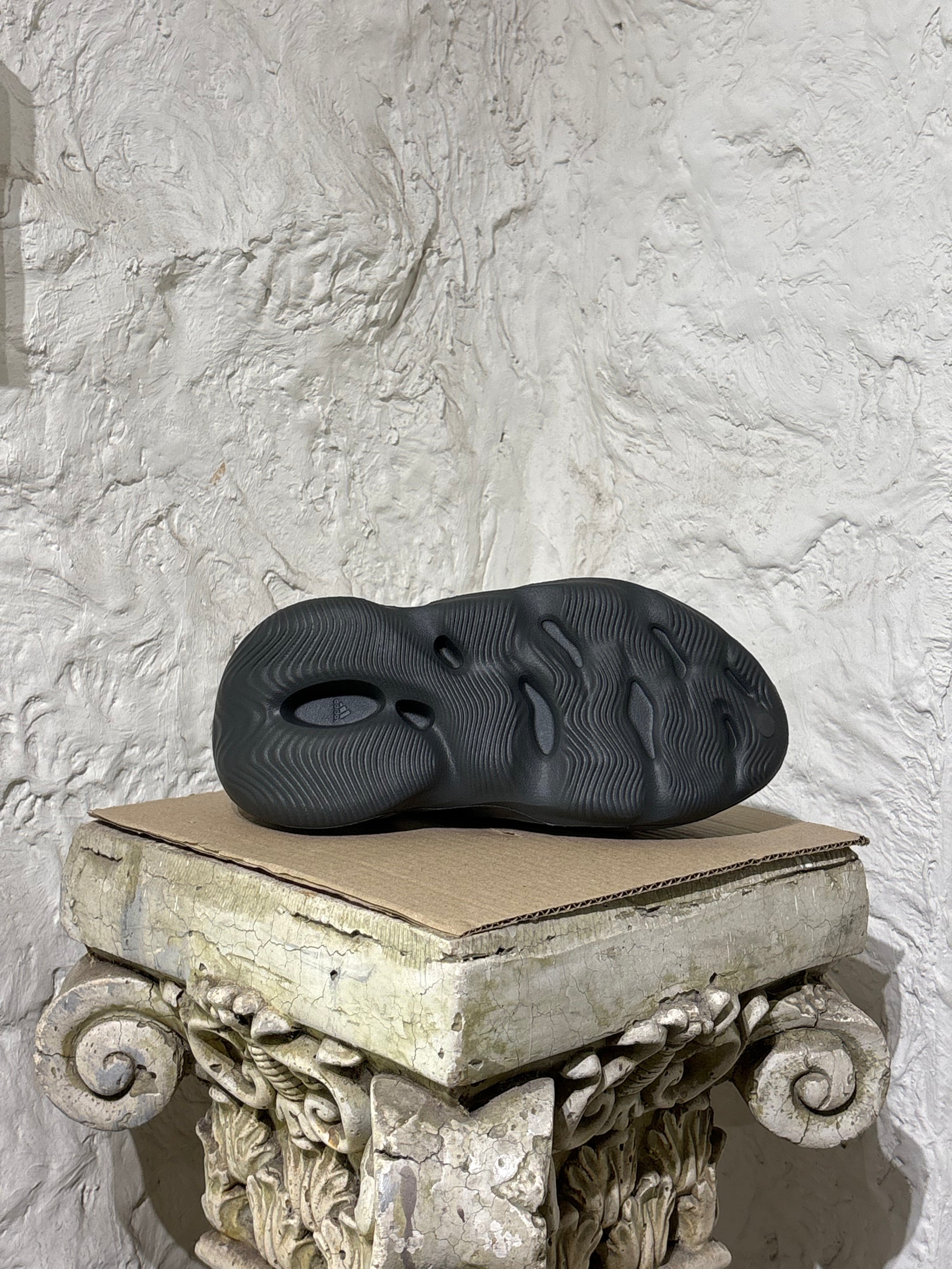 Adidas Yeezy Foam Runner Carbon