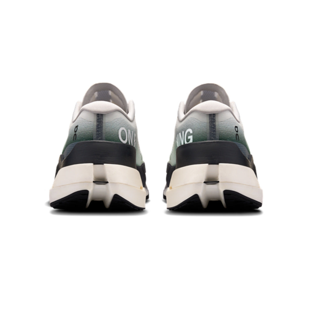 ON Running Cloudboom Max White Black
