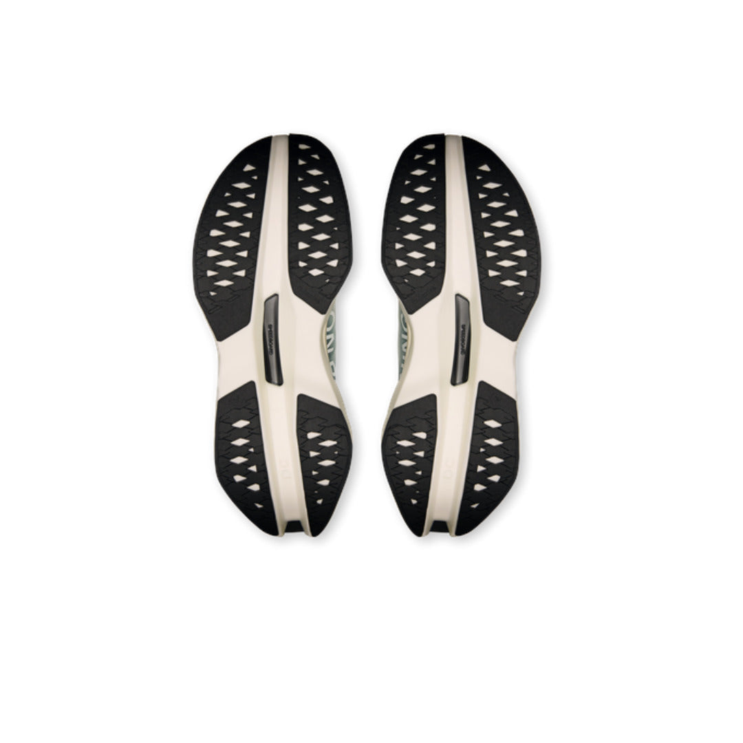 ON Running Cloudboom Max White Black