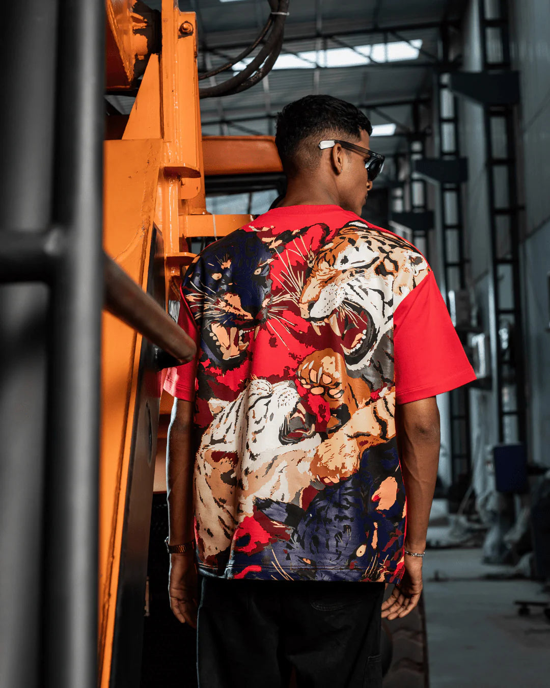 Sullitt Oversized Red T-Shirt - Rival Roar Tiger