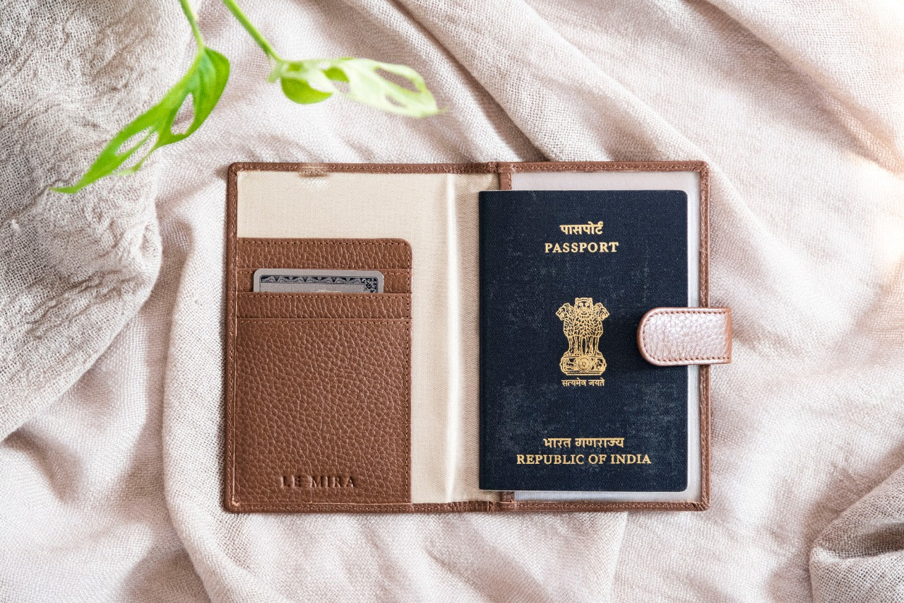 Le Mira 'The Voyager' Genuine Leather Passport Holder