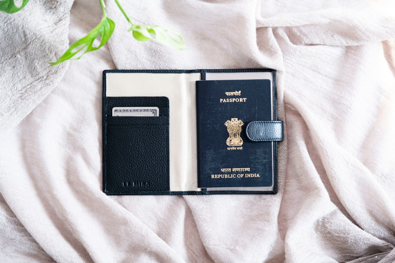 Le Mira 'The Voyager' Genuine Leather Passport Holder